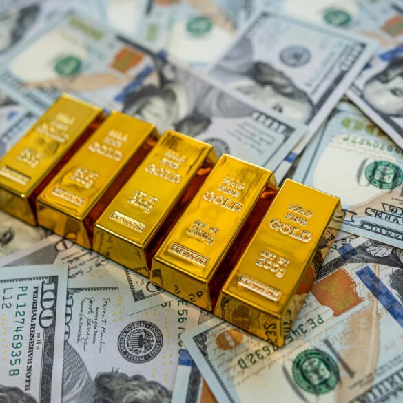 US dollar strengthening in global forex market against euro and sterling