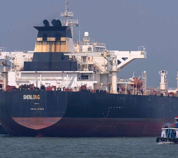 Strait of Hormuz shipping disruption as oil tankers wait during Iran ceasefire